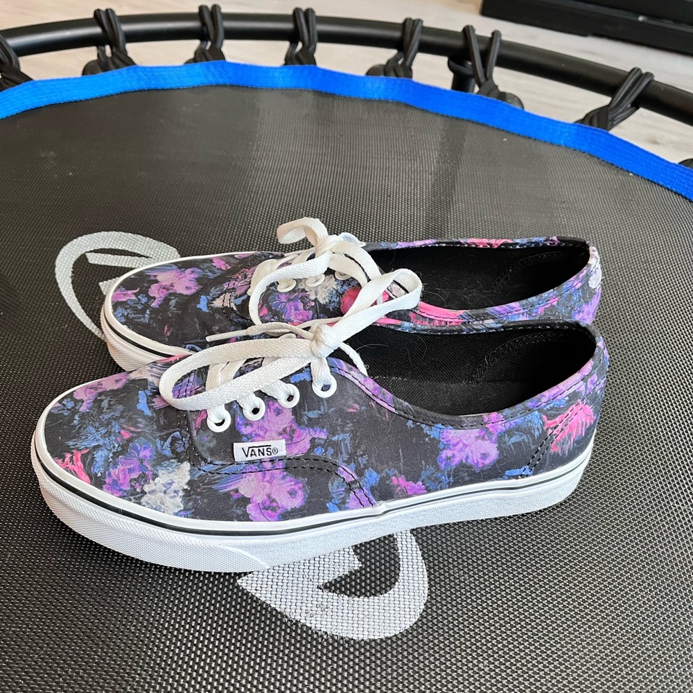 Womens Vans hardly worn size 7